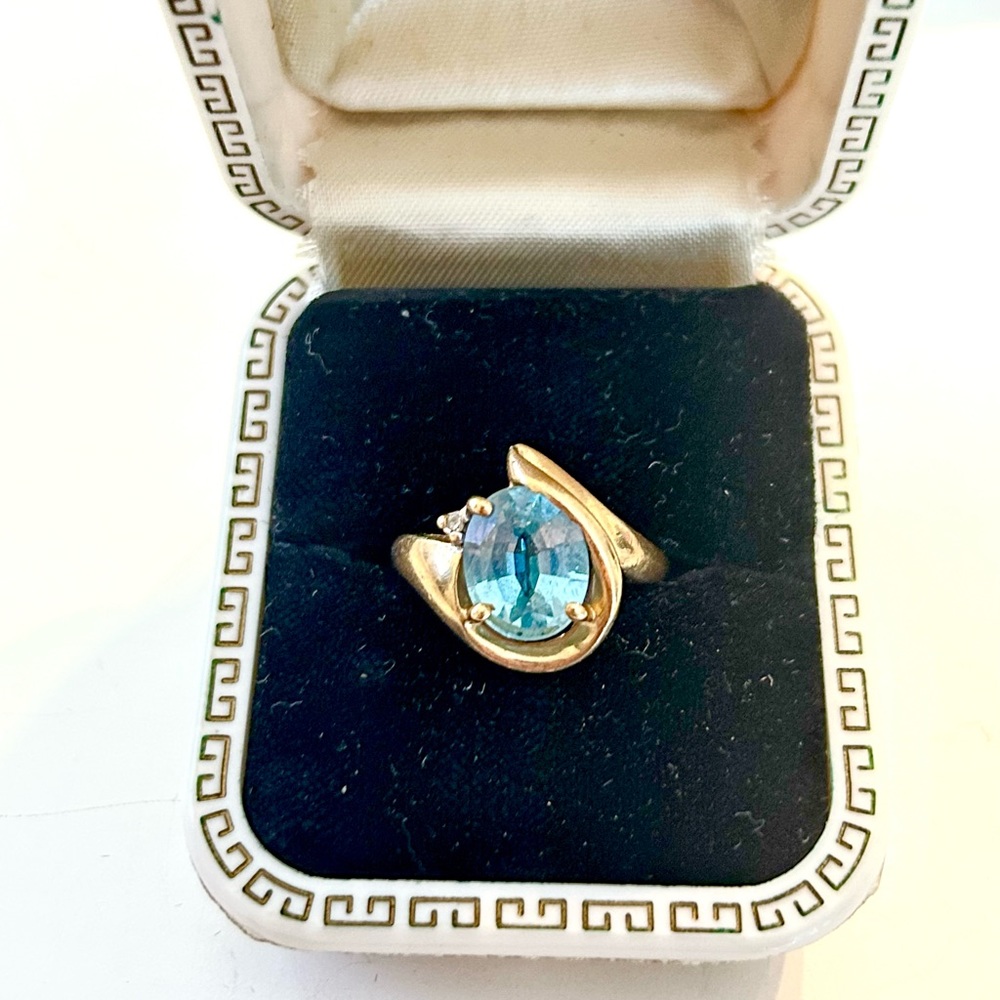 10KT Yellow Gold T&C Town Country Blue Stone Topaz Diamond Ring 5.75 3.6 G